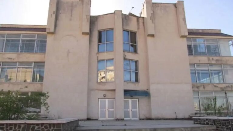 Україна вдруге виставила на продаж банківські будівлі в окупованих Генічеську та Новій Каховці