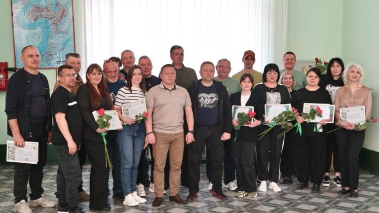 Чиновники Херсонської області пройшли курс базової військової підготовки