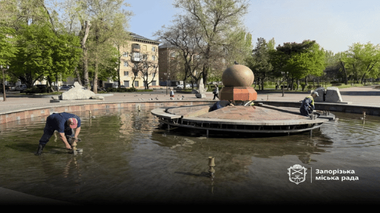 Головний фонтан Запоріжжя оновлюють перед початком сезону