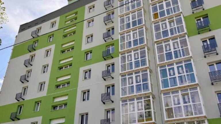 У Запоріжжі відновили п’ять пошкоджених обстрілами багатоповерхівок
