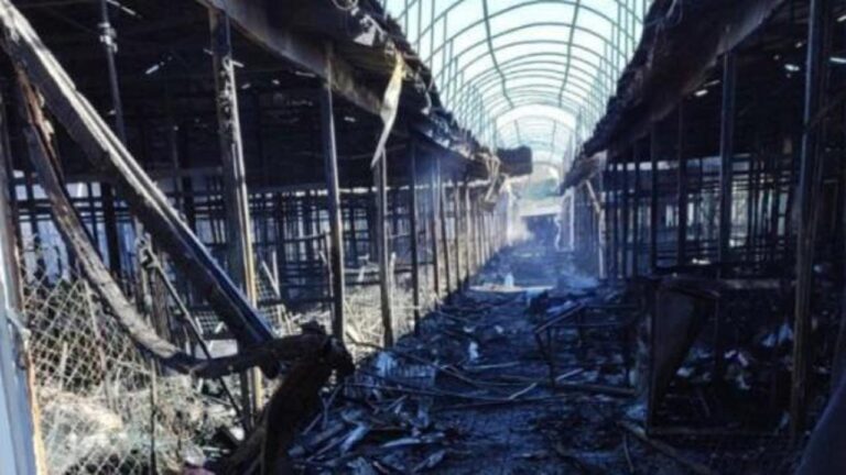 У Генічеську кремлівські посіпаки спалили ринок для будівництва торгового центру