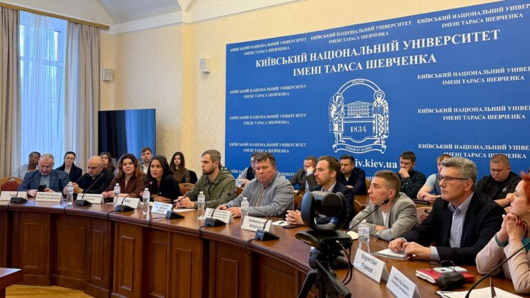 На правобережжі Херсонщини нарахували понад 300 тис вирв від снарядів