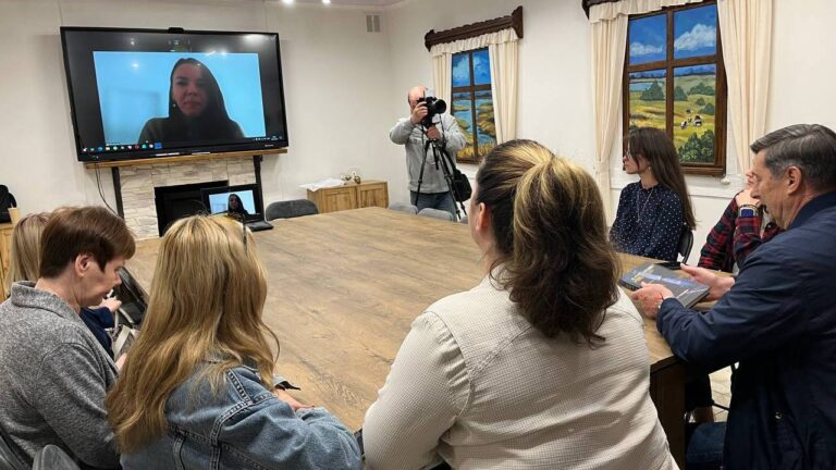 У Херсоні презентували книгу про українських митців під час війни