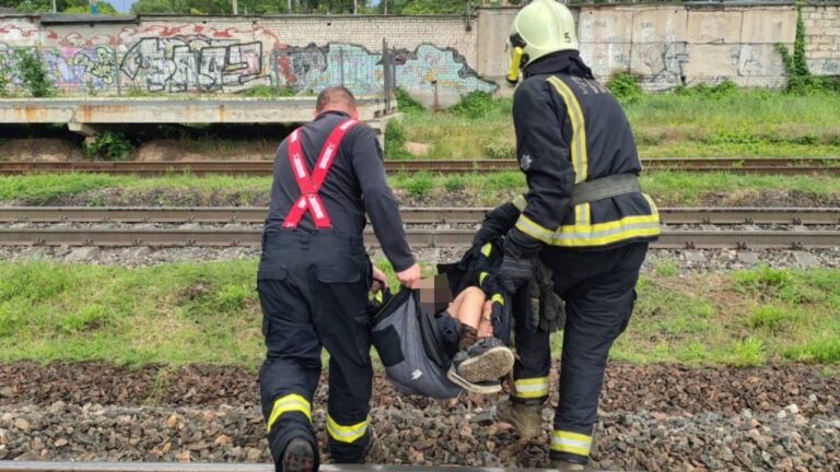 В Одесі підлітка вдарило струмом на даху вантажного вагона