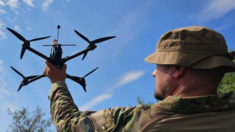Херсонська ОВА передала військовим комплекти РЕБ