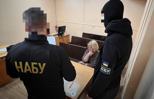 Екссекретарка Білгород-Дністровського суду уклала угоду з прокурором