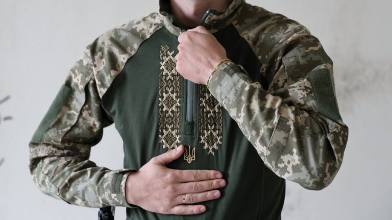 Військові з Херсонського напрямку показали бойові вишиванки