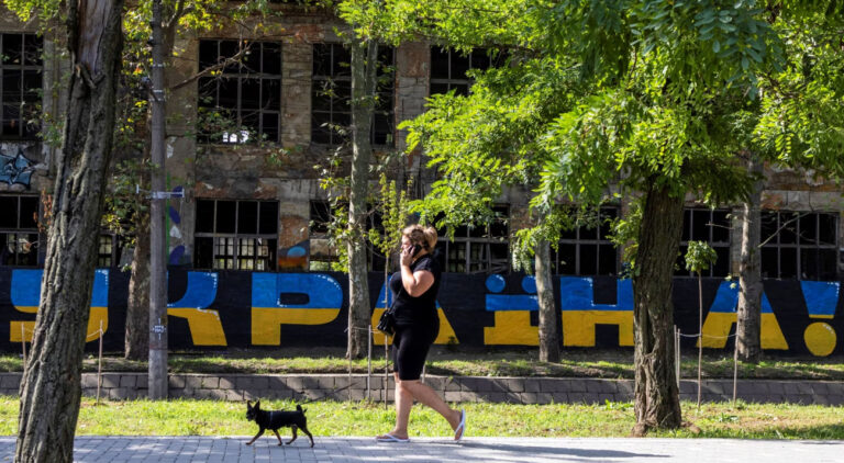 Поліція склала протоколи на одеситку, собака якої  паплюжила Алею Героїв