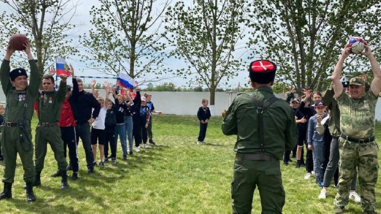 На окупованому лівобережжі Херсонщини Росія утворює козацькі товариства