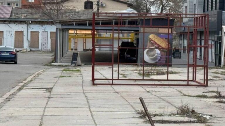 Дані про будівництво нових МАФів на центральному ринку Херсона “засекретили”