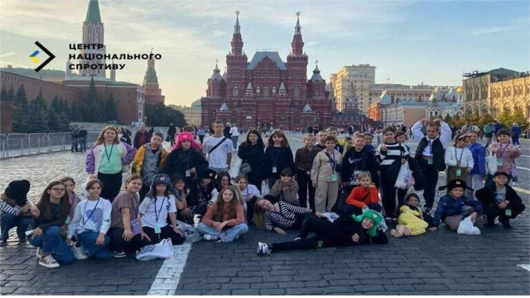 Окупанти відправляють чергову групу херсонських дітей до літніх таборів Росії