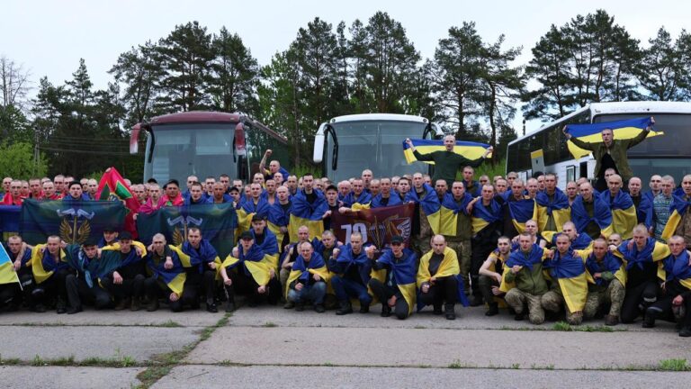 З російського полону повертаються ще 205 українських військових