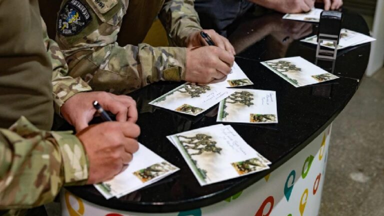 Благодійну марку “До Дня піхоти. Сіль землі” погасили у Херсоні