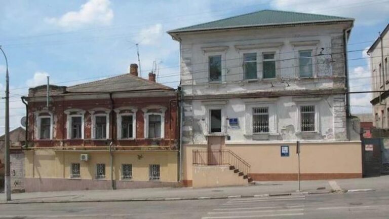 Колишню посадовицю управління освіти Херсона підозрюють у відмиванні майже 4 млн грн