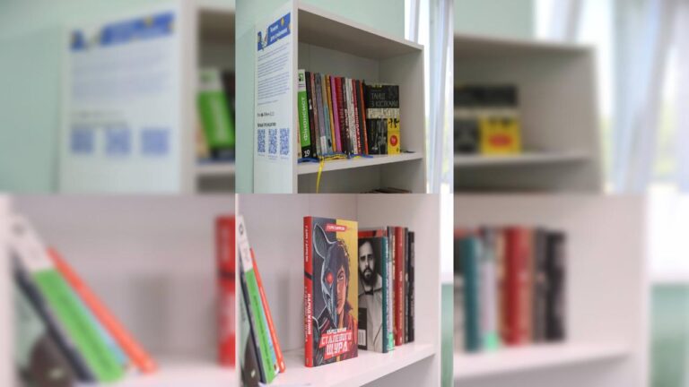 В одній з лікарень Запоріжжя відкрили книжкову поличку для військових