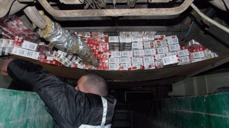 На кордоні з Одещиною затримали контрабандиста з товаром на 15 млн грн