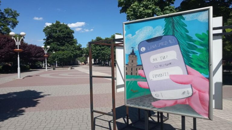 У Запоріжжі відкрили вуличну виставку плакатів воєнного часу