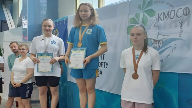 Плавчиня з Херсонщини виборола чотири медалі на чемпіонаті Києва
