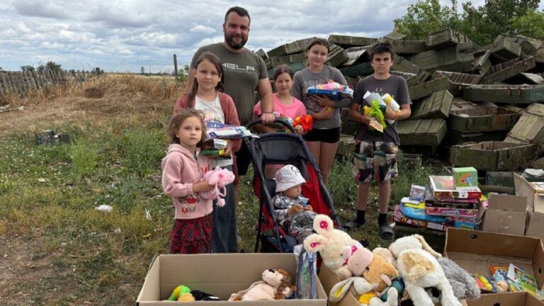 Київські дошкільнята передали подарунки дітям Херсонщини