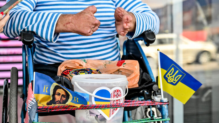 Дядя Гріша з Херсона став “Народним доброчинцем” року