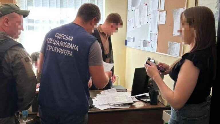 Четверо офіцерів ЗСУ на Одещині наживалися на “мертвих душах”