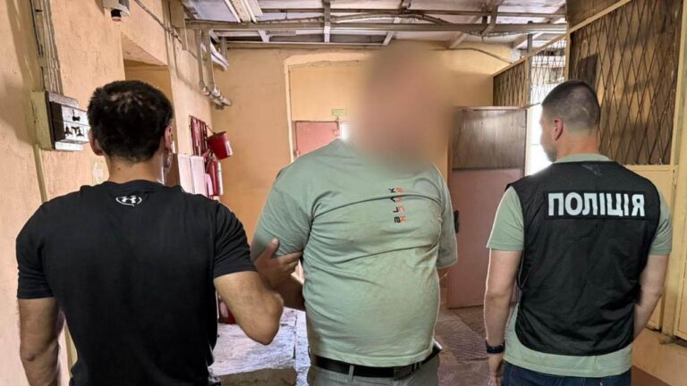 Викладача одеського коледжу затримали за хабар