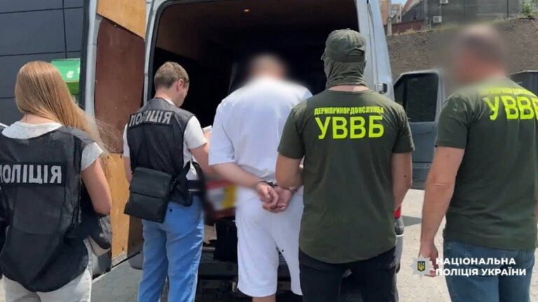 В Одесі затримали підозрюваного у хабарі військовому
