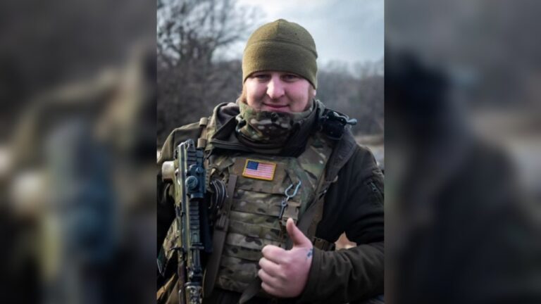Боєць з Окнянщини отримав нагрудний знак “Золотий хрест”