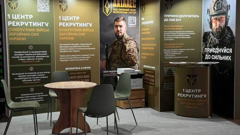 В Одесі на вокзалі запрацював рекрутинговий центр Сухопутних військ ЗСУ