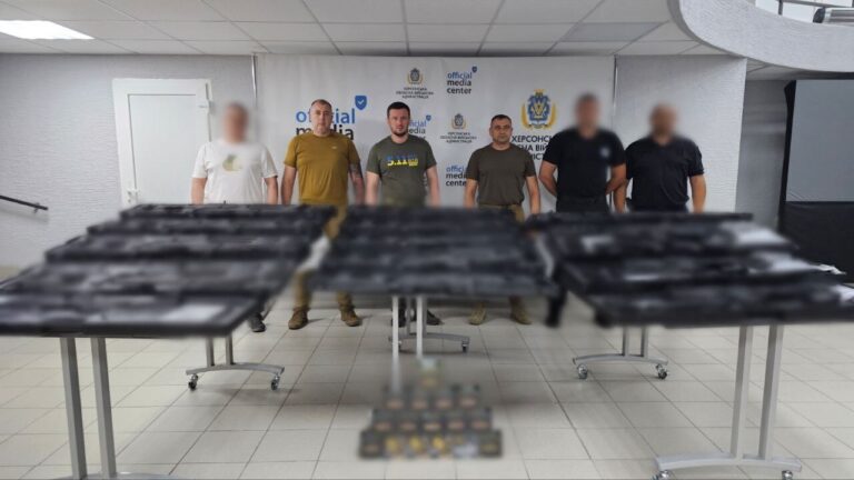 Військовим на Херсонщині передали рушниці для боротьби з дронами