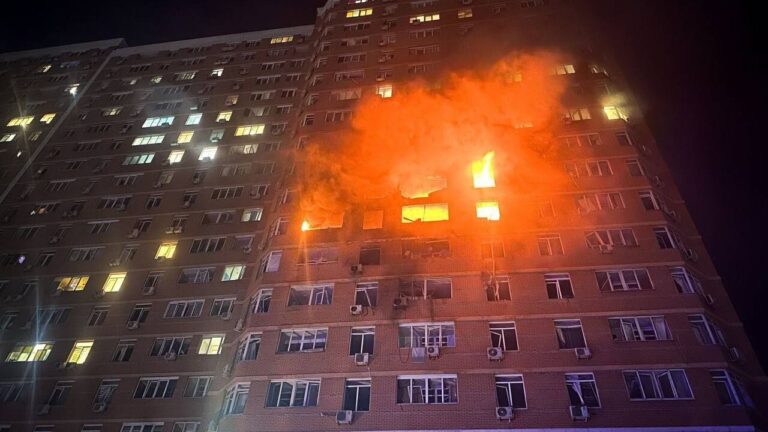 Сімейна пара загинула в Одесі від влучання російського БпЛА по багатоповерхівці