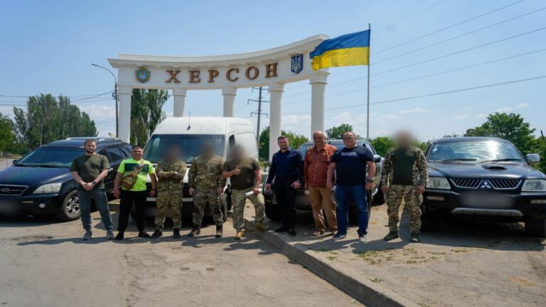 Прокудін передав військовим чергову партію транспортних засобів