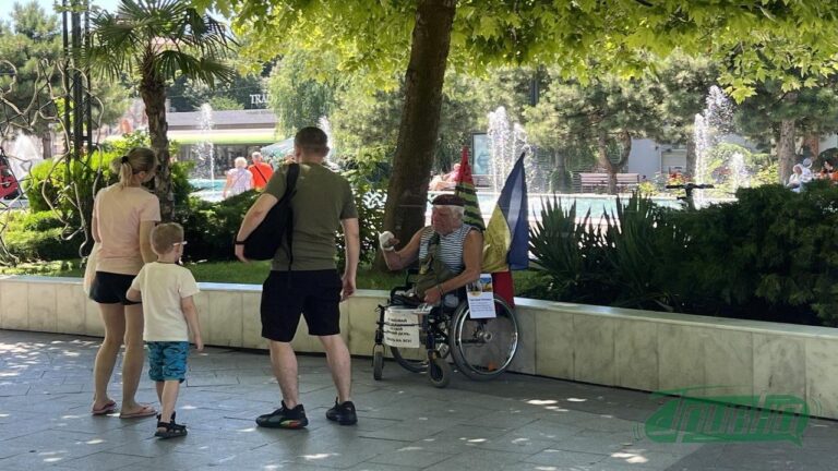 Волонтера дядю Гришу з Херсона номінували на відзнаку “Народний доброчинець-2024”