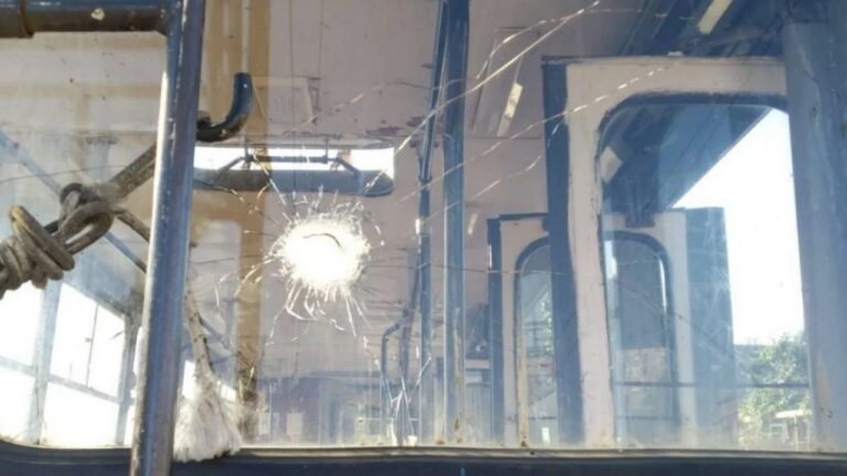 У Херсоні під обстрілом опинився тролейбус
