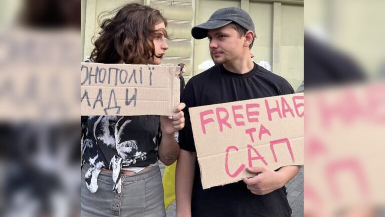 Одесити протестують проти закону, що підпорядковує НАБУ генпрокуратурі