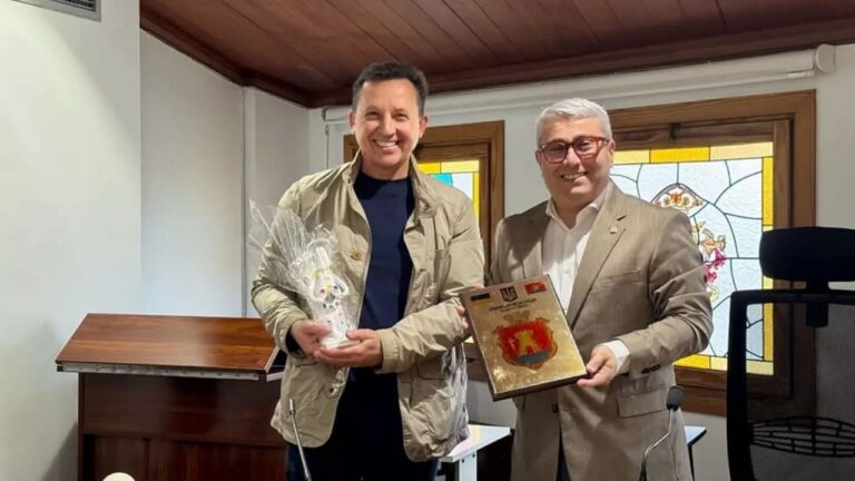Меру Очакова щомісяця доплачуватимуть за особливо важливу роботу