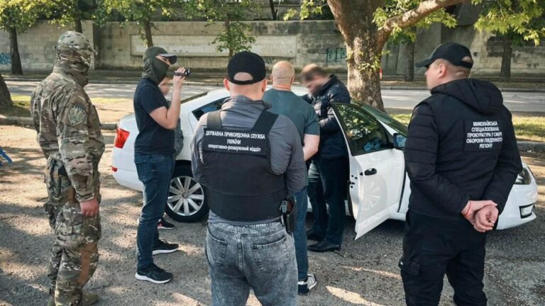 Херсонські прикордонники розкрили схему незаконного перетину кордону