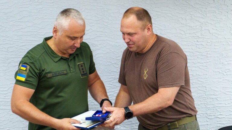 Полковника Владислава Кобилякова відзначено бойовою нагородою