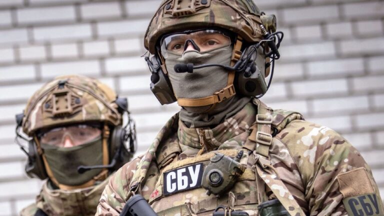 Наказували обстрілювати Херсонщину: СБУ оголосила підозру кільком російським генералам