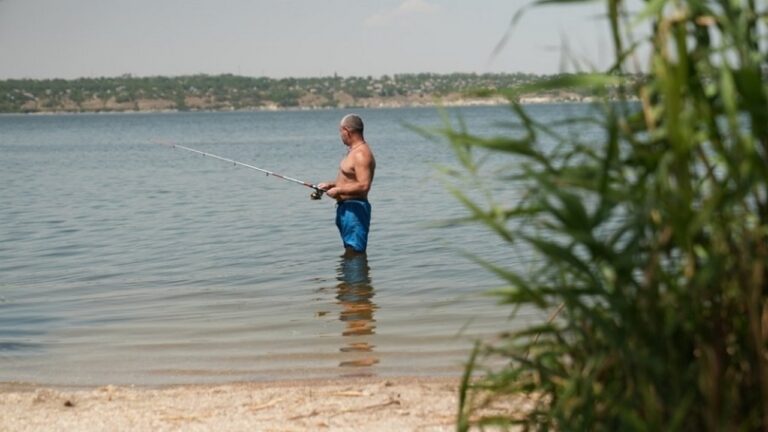 У Миколаєві впорядковують пляж “Стрілка”