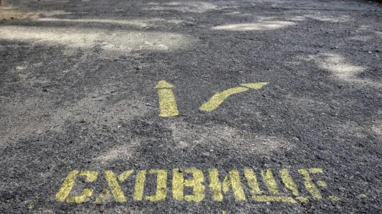 У Херсоні встановили нові мобільні укриття для рятувальників