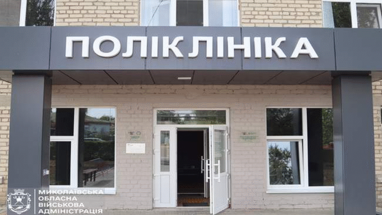 У Миколаєві відкрили медичний центр та передали житло переселенцям