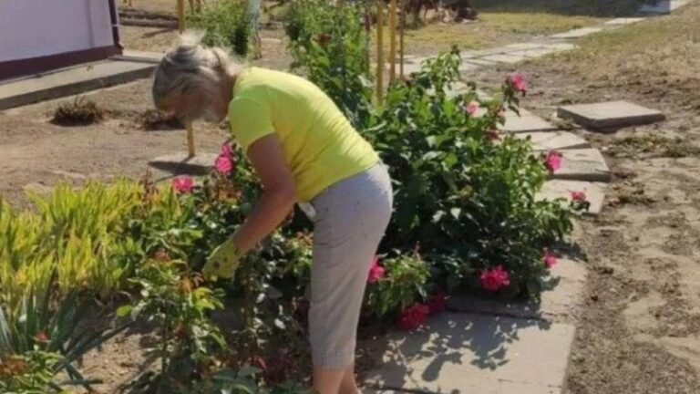 Ілюзія добробуту: окупанти примушують людей озеленювати Нову Каховку на Херсонщині