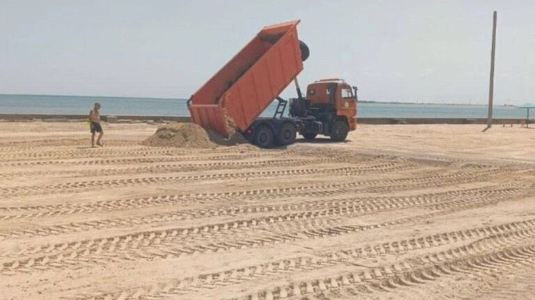 Окупанти влаштували благоустрій майже порожнього пляжу у Генічеську