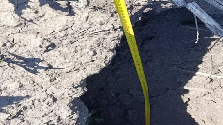 На Херсонщині, на місці колишнього водосховища, провалюється земля