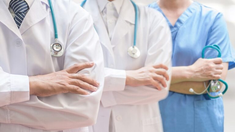 Трьох медиків з Херсонщини відзначено державними нагородами