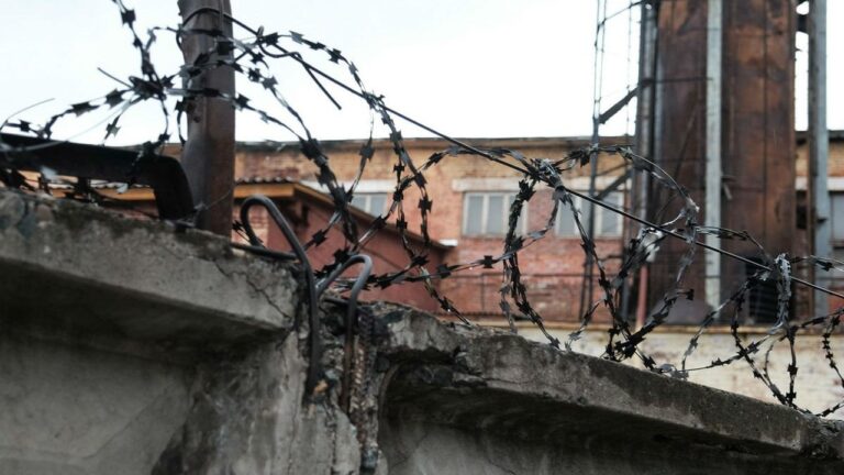 16 загиблих та 35 поранених: ворог завдав удару по виправній колонії на Запоріжжі