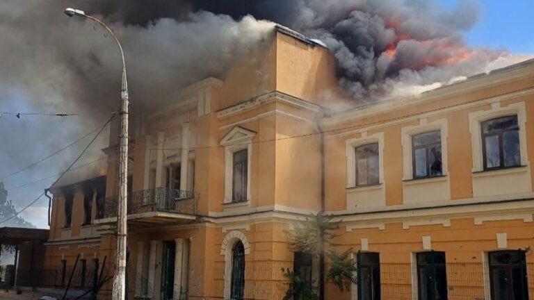 Під час обстрілів згоріла відома історична будівля Херсона