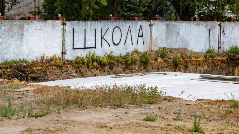 400 млн грн за невиконані роботи: у Херсоні не збудували жодного укриття для шкіл
