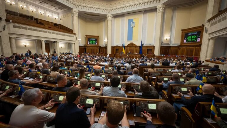 Рада розгляне законопроєкт про посилення відповідальності за порушення воєнного стану
